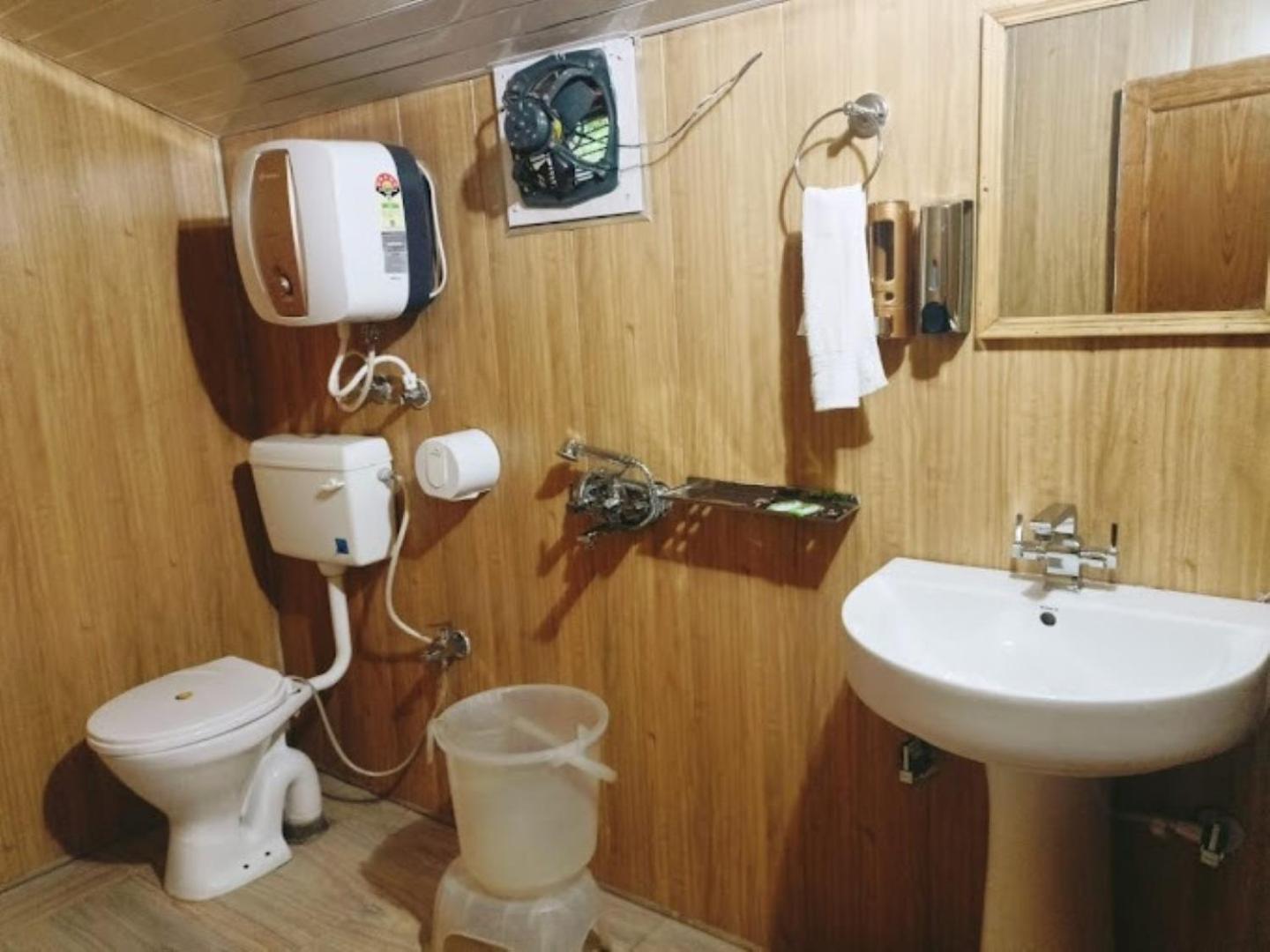 The Village Retreat Resort , Guptkashi Gupta Kāshi エクステリア 写真