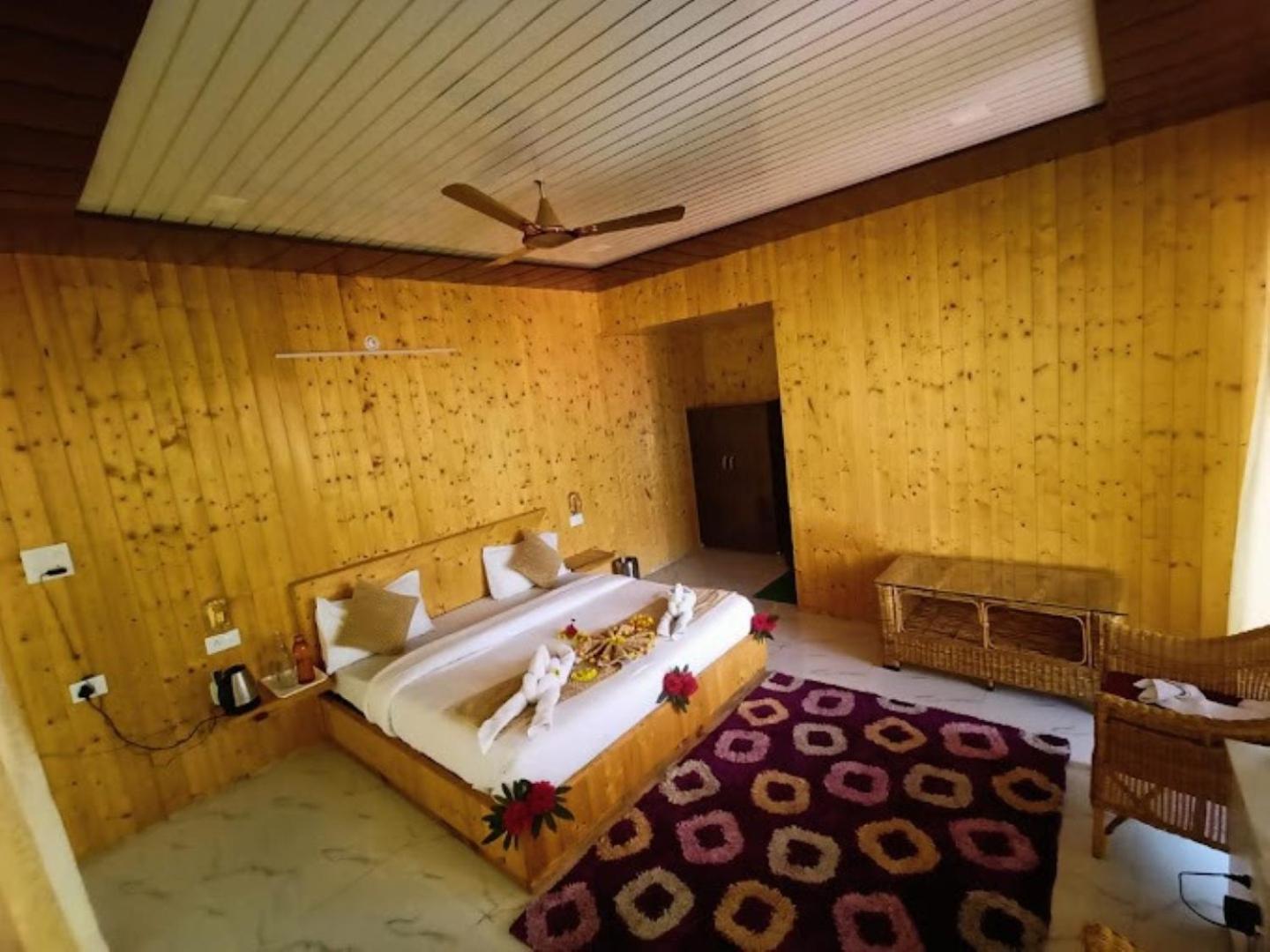The Village Retreat Resort , Guptkashi Gupta Kāshi エクステリア 写真